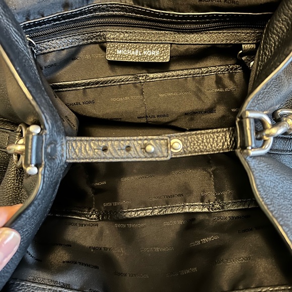 Michael Kors Brooklyn Large Shoulder Bag - Picture 10 of 15